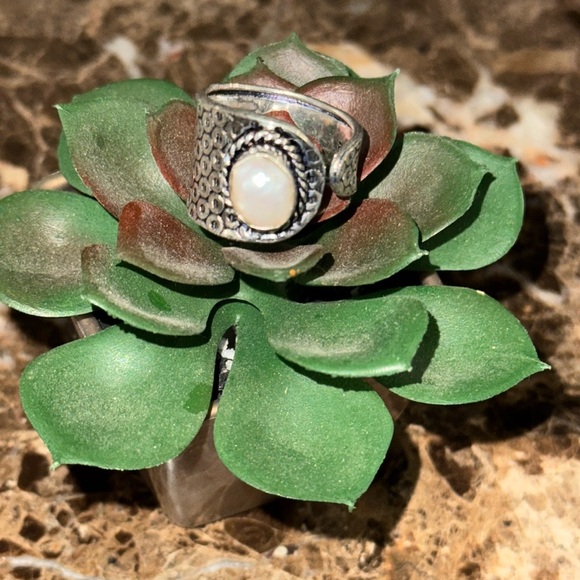 Jewelry - Silver Pearl Band Ring